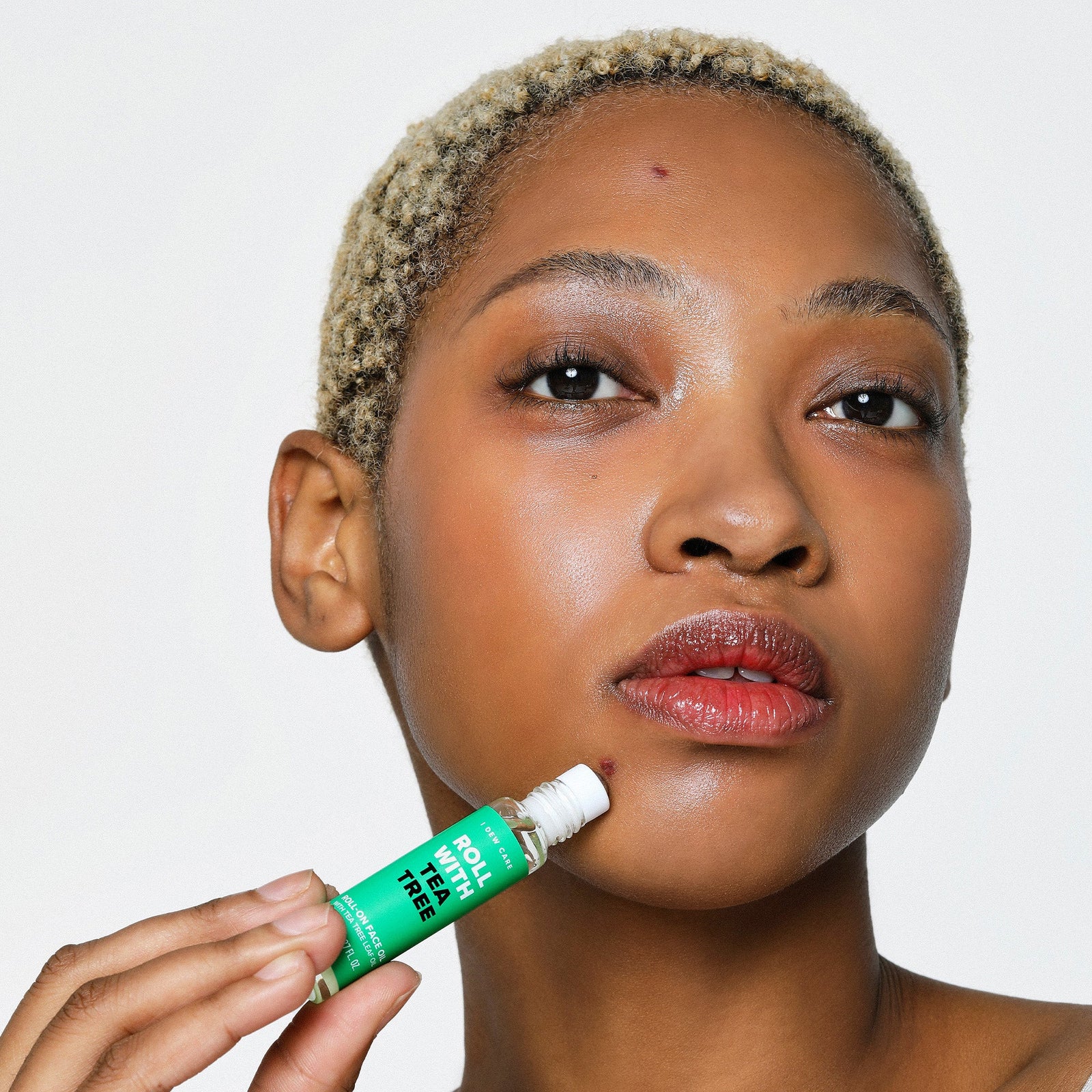 I Dew Care Roll With Tea Tree Roll-On Face Oil 11ml | Acne Spot Treatment, Patches and Nose Strips I Dew Care Roll With Tea Tree Roll-On Face Oil 11ml | Acne Spot Treatment, Patches and Nose Strips